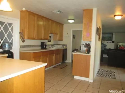 4313 Esmar Rd, Ceres, CA 95307 photo 4