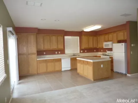 1329 Derby Dr, Merced, CA 95348 photo 4