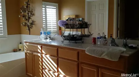 1800 Filbert Dr, Ceres, CA 95307 photo 5