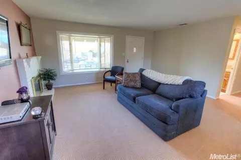3816 Horton Ln, Carmichael, CA 95608 photo 4