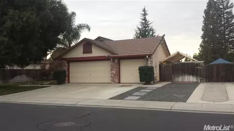 899 Willow Ave, Manteca, CA 95337 photo 3