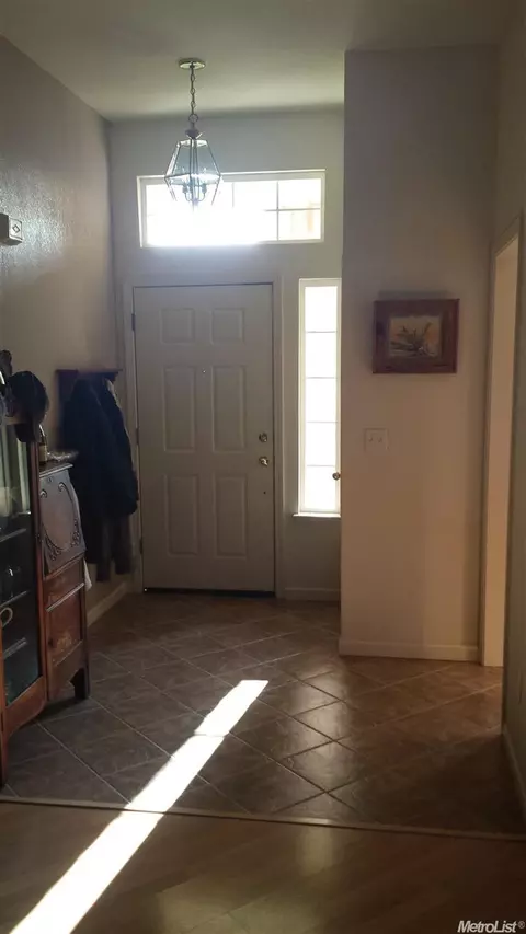 899 Willow Ave, Manteca, CA 95337 photo 8