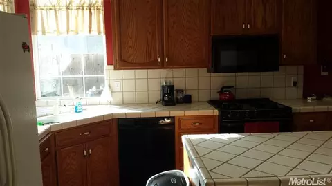 899 Willow Ave, Manteca, CA 95337 photo 5