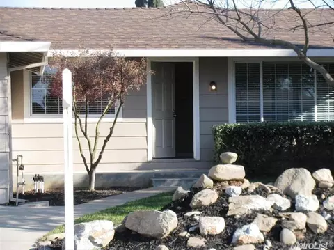 618 El Capitan Dr, Lodi, CA 95242 photo 2