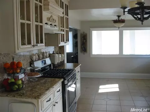 2066 Charles, Hughson, CA 95326 photo 6