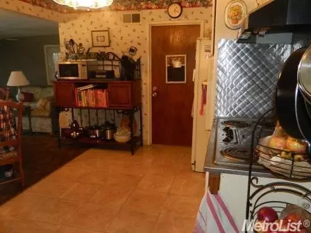 415 E Downs, Stockton, CA 95204 photo 6