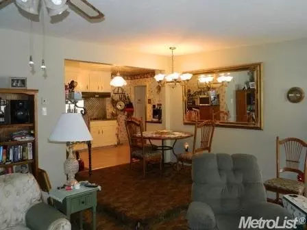 415 E Downs, Stockton, CA 95204 photo 4