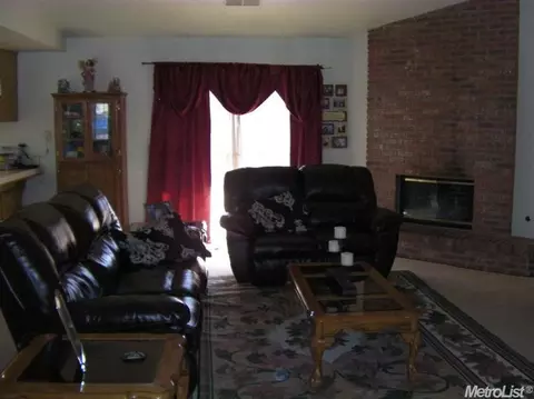 2704 Roeding Rd, Ceres, CA 95307 photo 2