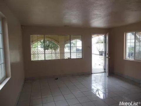 917 Briggs Ave, Modesto, CA 95351 photo 2