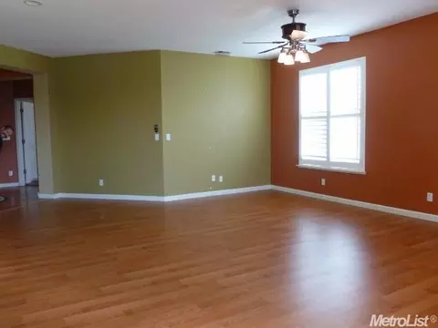 3229 Plantation Ct, Modesto, CA 95355 photo 2