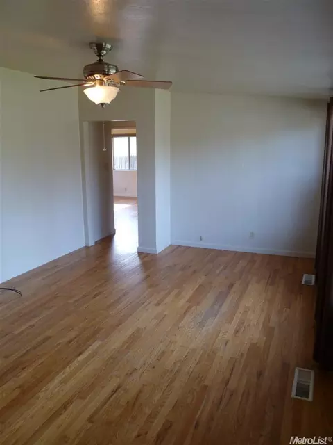 1010 W 4th St, Ripon, CA 95366 photo 4