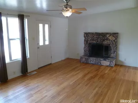 1010 W 4th St, Ripon, CA 95366 photo 5