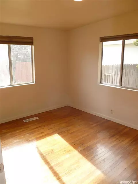 1010 W 4th St, Ripon, CA 95366 photo 9