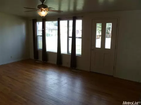 1010 W 4th St, Ripon, CA 95366 photo 6