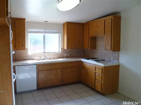 1010 W 4th St, Ripon, CA 95366 photo 7