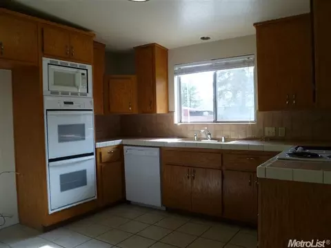 1010 W 4th St, Ripon, CA 95366 photo 8