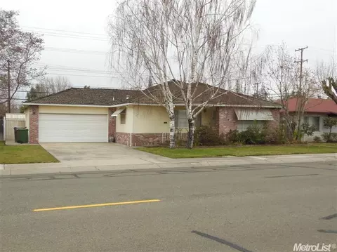 709 Holly Dr, Lodi, CA 95240 photo 1