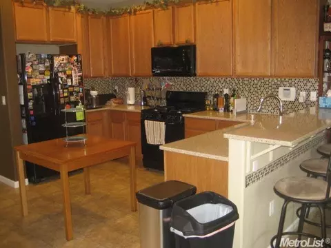 667 Stage Coach Dr, Lathrop, CA 95330 photo 6