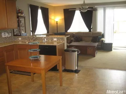 667 Stage Coach Dr, Lathrop, CA 95330 photo 4