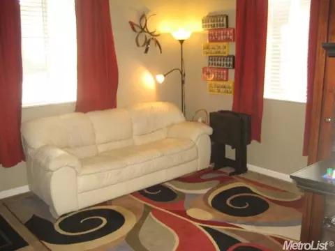 667 Stage Coach Dr, Lathrop, CA 95330 photo 3