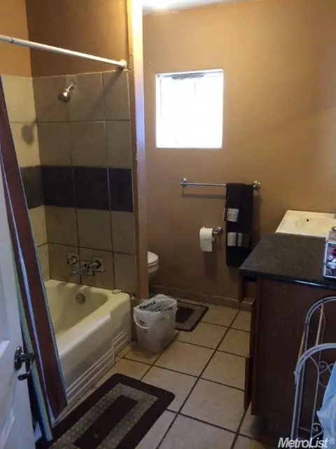 2012 Vernon Ave, Modesto, CA 95351 photo 3