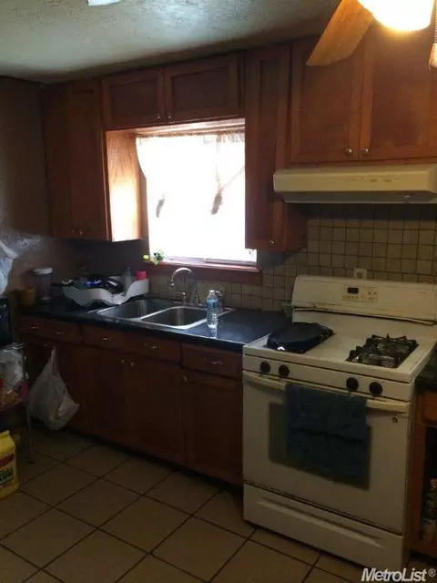 2012 Vernon Ave, Modesto, CA 95351 photo 2
