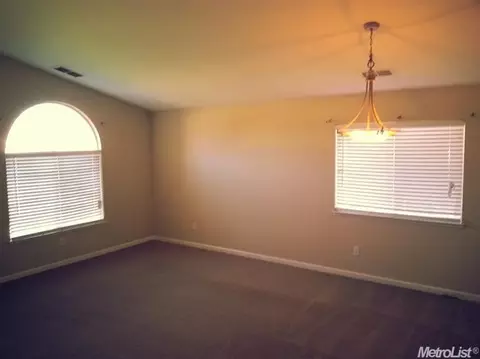 738 Tularosa Ct, Ceres, CA 95307 photo 2