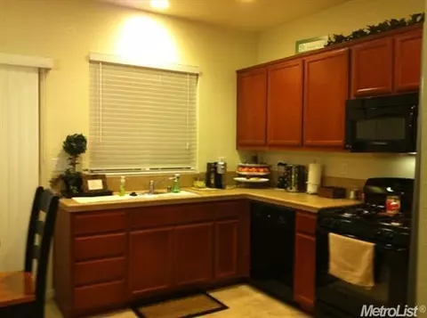 1444 Intrigue Ln, Manteca, CA 95337 photo 8