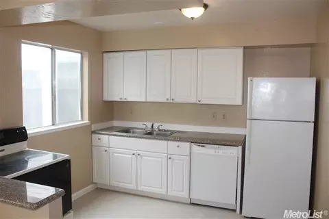 1279 Spruce, Manteca, CA 95336 photo 4