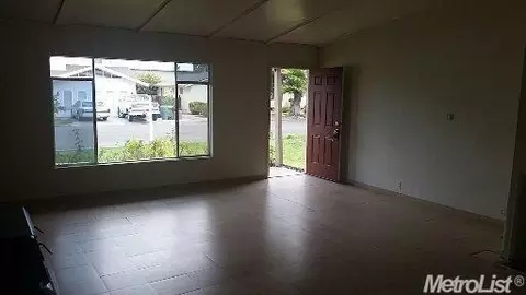 110 Emerald Dr, Merced, CA 95340 photo 2