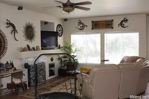 905 Tom Fowler Dr, Tracy, CA 95377 photo 3
