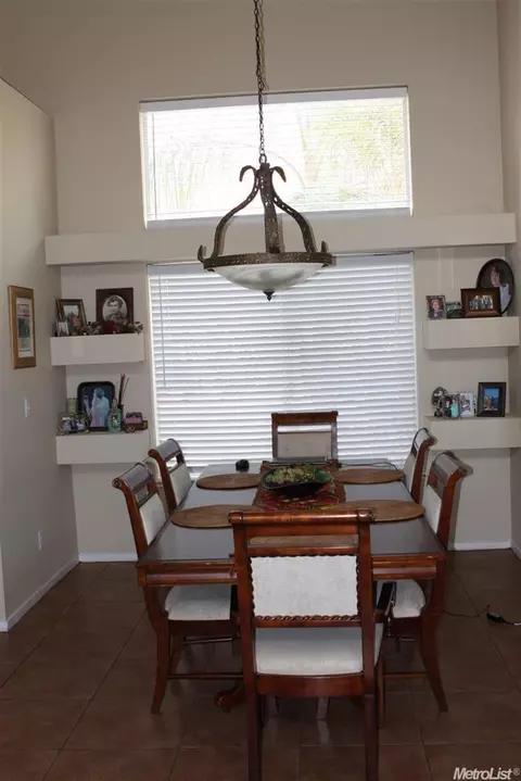 905 Tom Fowler Dr, Tracy, CA 95377 photo 2