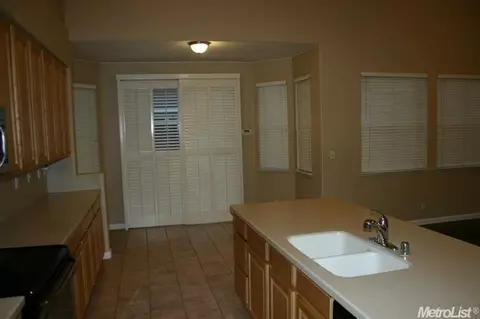 2813 Ashbrook Dr, Modesto, CA 95355 photo 3