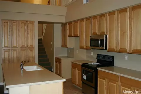 2813 Ashbrook Dr, Modesto, CA 95355 photo 2