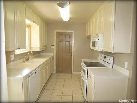 1005 Lillian Dr, Modesto, CA 95355 photo 10