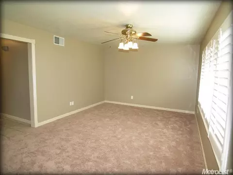 1005 Lillian Dr, Modesto, CA 95355 photo 4