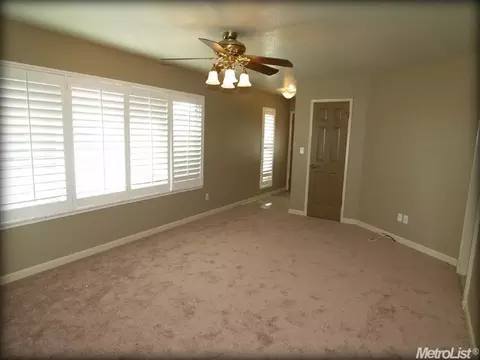 1005 Lillian Dr, Modesto, CA 95355 photo 3