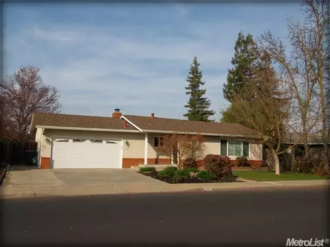 1005 Lillian Dr, Modesto, CA 95355 photo 2