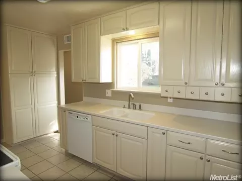 1005 Lillian Dr, Modesto, CA 95355 photo 11