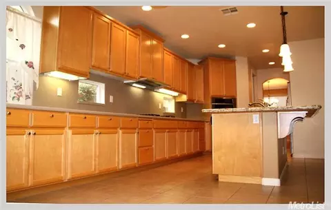 3012 Caden Dr, Modesto, CA 95355 photo 2