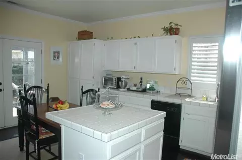 7002 Burning Tree Ct, Riverbank, CA 95367 photo 3