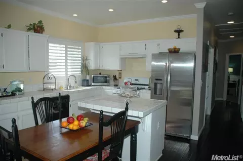 7002 Burning Tree Ct, Riverbank, CA 95367 photo 2