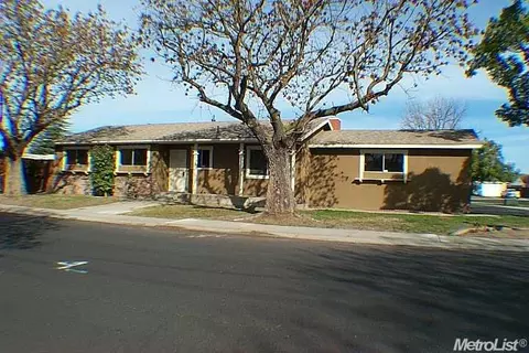 2013 Robbie, Modesto, CA 95350 photo 1