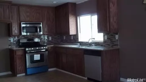 1050 E 22nd St, Merced, CA 95340 photo 3