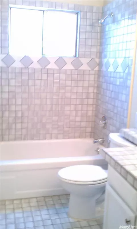 893 La Playa Ct, Manteca, CA 95336 photo 2
