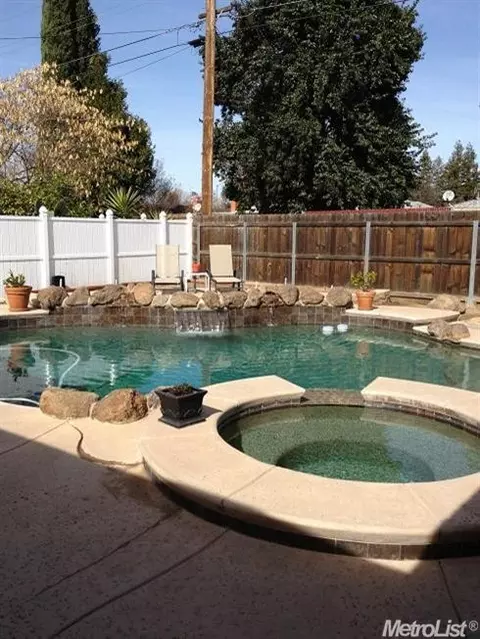 1719 Locke Rd, Modesto, CA 95355 photo 2