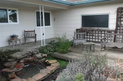 800 Maplewood Dr, Lodi, CA 95240 photo 2