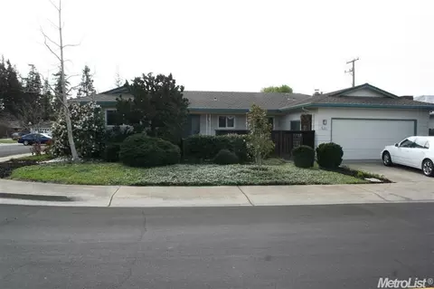 800 Maplewood Dr, Lodi, CA 95240 photo 1