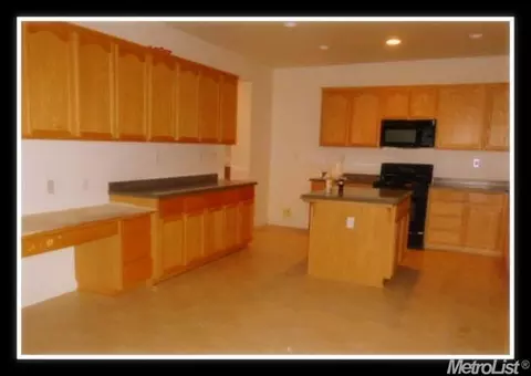 635 Pine Creek Ln, Patterson, CA 95363 photo 2