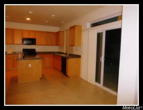 635 Pine Creek Ln, Patterson, CA 95363 photo 3